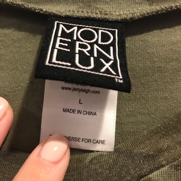 Women’s tee - Picture 3 of 3